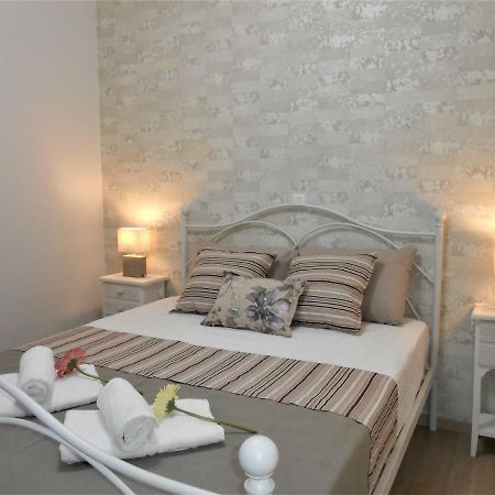 Marras Apartment เอเธนส์ ภายนอก รูปภาพ