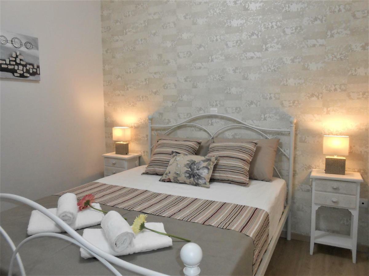 Marras Apartment เอเธนส์ ภายนอก รูปภาพ