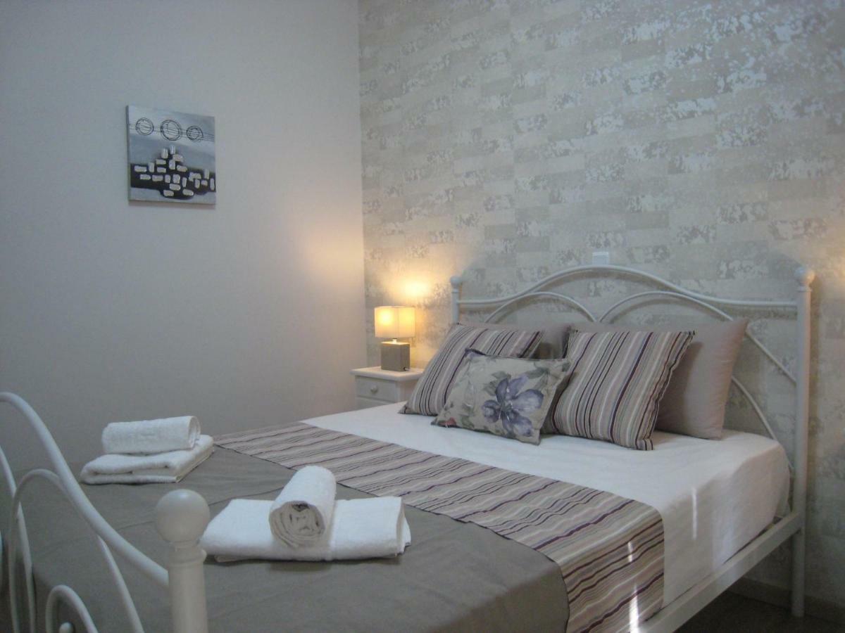 Marras Apartment เอเธนส์ ภายนอก รูปภาพ